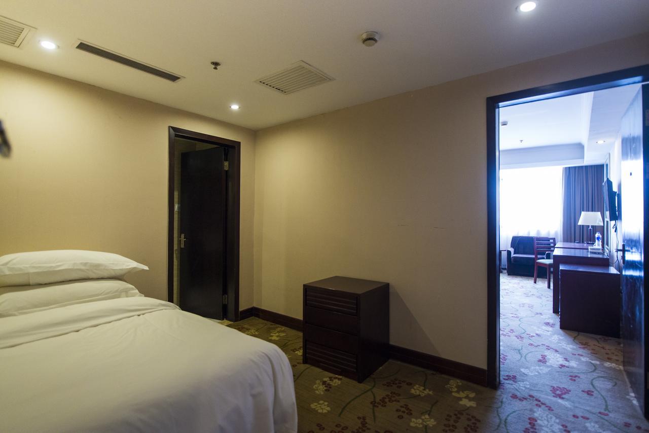 Vienna 3 Best Hotel Shanghai Expo Sanlin Екстериор снимка